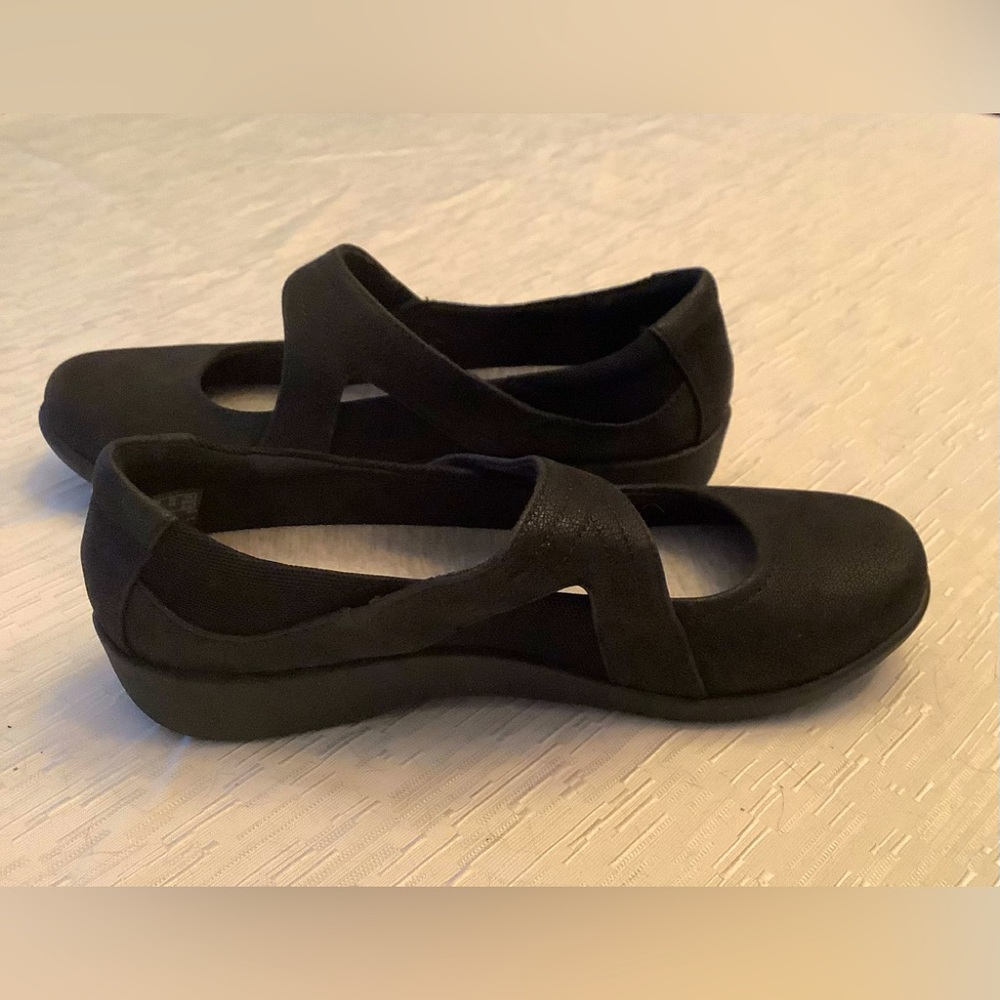 Clarks sillian Bella black cloudstepper shoe with Velcro strap closing 8W